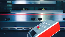 ¿Cuáles son las industrias donde se utilizan máquinas dobladoras CNC?