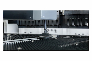 ¿Cuáles son los escenarios de aplicación típicos de la máquina dobladora de paneles CNC?